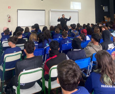 PCPR realiza palestra sobre bullying e cyberbullying em uma escola em Curitiba