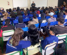 PCPR realiza palestra sobre bullying e cyberbullying em uma escola em Curitiba