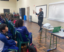 PCPR realiza palestra sobre bullying e cyberbullying em uma escola em Curitiba