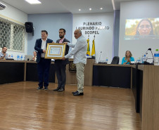 Delegado da PCPR recebe título de Cidadão Honorário em Santo Antônio do Sudoeste