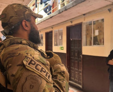PCPR interdita hotel investigado por ser usado como ponto de tráfico de drogas em Curitiba