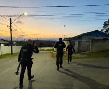 PCPR prende dupla investigada por homicídio e tráfico de drogas em Piraquara