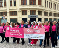 PCPR participa de caminhada em alusão ao Outubro Rosa em Curitiba 