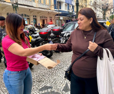 PCPR participa de caminhada em alusão ao Outubro Rosa em Curitiba 