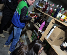 PCPR realiza operação de fiscalização de bebidas com indícios de falsificação em São José dos Pinhais