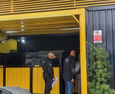 PCPR apreendeu mais de 16 mil produtos durante ação contra comercialização de acessórios para celular em Curitiba 
