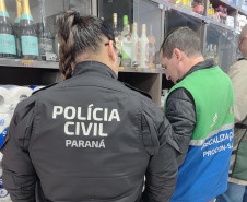 PCPR realiza operação de fiscalização de bebidas com indícios de falsificação em São José dos Pinhais