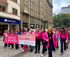 PCPR participa de caminhada em alusão ao Outubro Rosa em Curitiba 