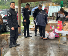 PCPR entrega de 21 cestas básicas, roupas, brinquedos e doces para famílias de Campo Largo