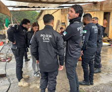 PCPR entrega de 21 cestas básicas, roupas, brinquedos e doces para famílias de Campo Largo