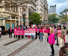 PCPR participa de caminhada em alusão ao Outubro Rosa em Curitiba 