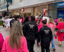 PCPR participa de caminhada em alusão ao Outubro Rosa em Curitiba 