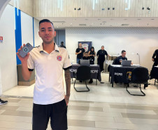  PCPR promove devolução de 600 celulares recuperados em Curitiba e Cascavel