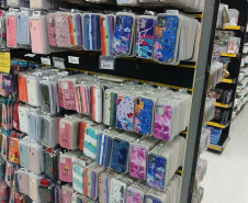 PCPR apreendeu mais de 16 mil produtos durante ação contra comercialização de acessórios para celular em Curitiba 