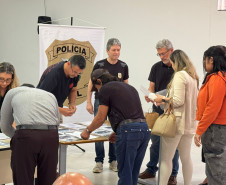 PCPR entrega 30 celulares recuperados de furtos e roubos em Maringá 