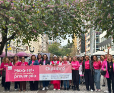 PCPR participa de caminhada em alusão ao Outubro Rosa em Curitiba 
