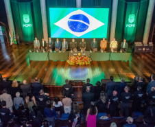 CPR celebra 172 anos com cerimônia de entrega de medalhas a policiais civis em Curitiba