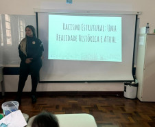 PCPR ministra palestra sobre racismo em Colégio no Centro de Curitiba