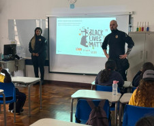 PCPR ministra palestra sobre racismo em Colégio no Centro de Curitiba