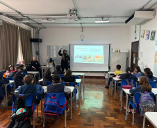 PCPR ministra palestra sobre racismo em Colégio no Centro de Curitiba