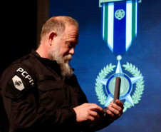CPR celebra 172 anos com cerimônia de entrega de medalhas a policiais civis em Curitiba