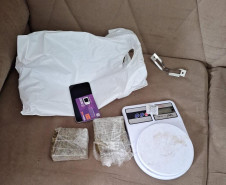 PCPR prende dois homens por roubo e extorsão e uma mulher em flagrante por armazenamento de drogas em Almirante Tamandaré