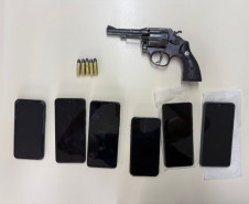 PCPR prende casal em flagrante por comércio ilegal de arma de fogo em Castro 