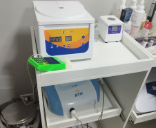 PCPR prende mulher por realizar procedimentos estéticos ilegais e usar medicamentos sem registro em clínica no bairro CIC