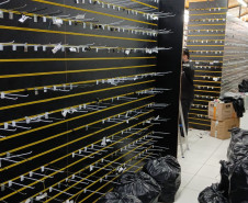 PCPR apreende mais de 30 mil produtos contrafeitos durante ação em Curitiba