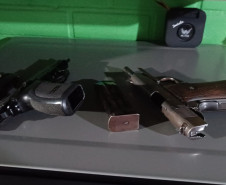 PCPR e PMPR prendem três homens e apreendem armas, munições e drogas em Cascavel