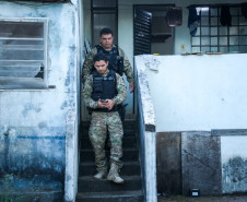 Polícias do Paraná prendem 25 integrantes de organização que movimentava 1,5 tonelada de drogas por mês