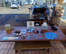 PCPR prende homem em flagrante e apreende drogas, arma e munições em Rolândia