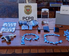 PCPR prende homem em flagrante e apreende drogas, arma e munições em Rolândia