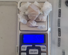 PCPR e PMPR prendem homem em flagrante por tráfico de drogas em Paranaguá