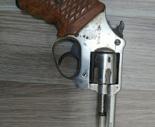 PCPR prende homem em flagrante por porte irregular de arma de fogo em Pitanga 