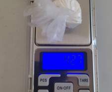 PCPR e PMPR prendem homem em flagrante por tráfico de drogas em Paranaguá