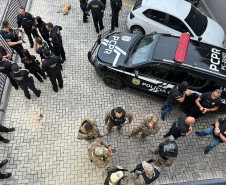 PCPR e PMPR prendem sete integrantes de organização criminosa que atuava em roubos de cargas na RMC
