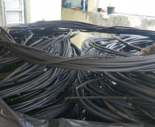 PCPR prende homem por receptação de localiza 1 tonelada de cabos de telefonia em Curitiba