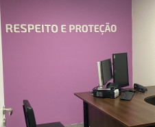 PCPR reforma sala da mulher em delegacia de Quatro Barras 