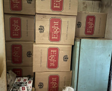 PCPR e PMPR apreendem quase 900 quilos de maconha e arsenal em depósito rural no Oeste do Paraná