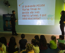 PCPR realiza palestra educativa para crianças em uma escola de Araucária