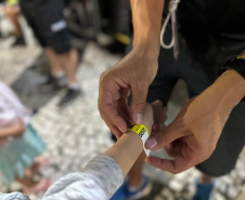 PCPR reforça distribuição de pulseiras de identificação no Carnaval