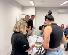 PCPR realiza entrega de aparelhos celulares recuperados em investigação em Maringá