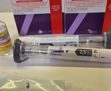 PCPR prende homem por comercializar medicamentos irregulares e produtos impróprios para consumo em Curitiba