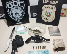 PCPR e GCM prendem homem e fecham ponto de tráfico de drogas em Ponta Grossa