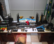 PCPR e PMPR prendem homem em flagrante e cumprem mandados de busca referentes a roubos em Uraí