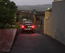 PCPR e PMPR prendem homem em flagrante e cumprem mandados de busca referentes a roubos em Uraí