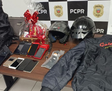PCPR prende dois homens em flagrante por golpe do presente em Curitiba