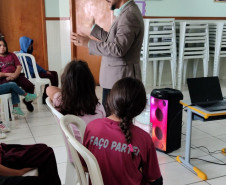 PCPR realiza palestra educativa sobre cyberbullying em um centro de convivência no Tatuquara