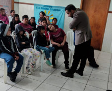 PCPR realiza palestra educativa sobre cyberbullying em um centro de convivência no Tatuquara